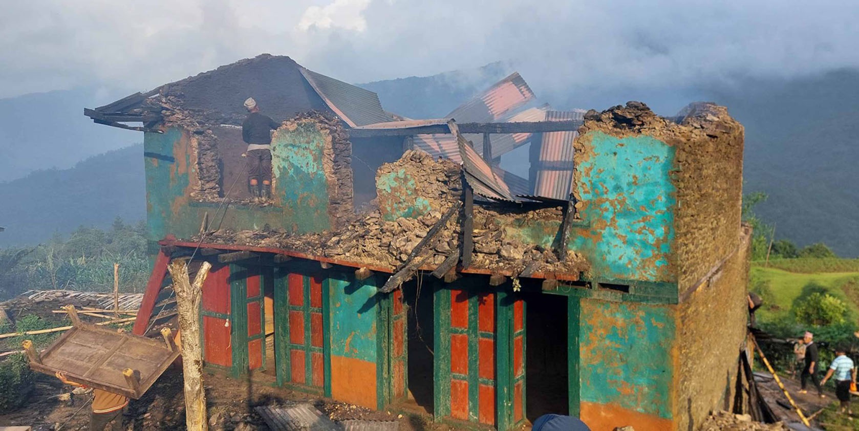 आगलागी भएको मानबहादुर मगरको घर। तस्बिरः रासस